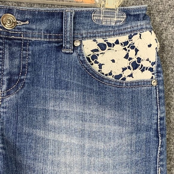 Inc Denim Regular Fit Shorts Women Size 0 Raw Hem Distressed Crochet Lace Detail - Picture 3 of 8